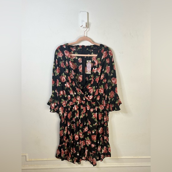 PLUS ROSE FLORAL RUFFLE TIE ROMPER – SIZE 24 – BOOHOO PLUS - Picture 3 of 4